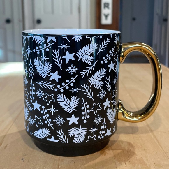 Holiday Time Black Coffee Mug White Stars & Pine Leaves with Gold Handle 16 oz - Picture 1 of 4
